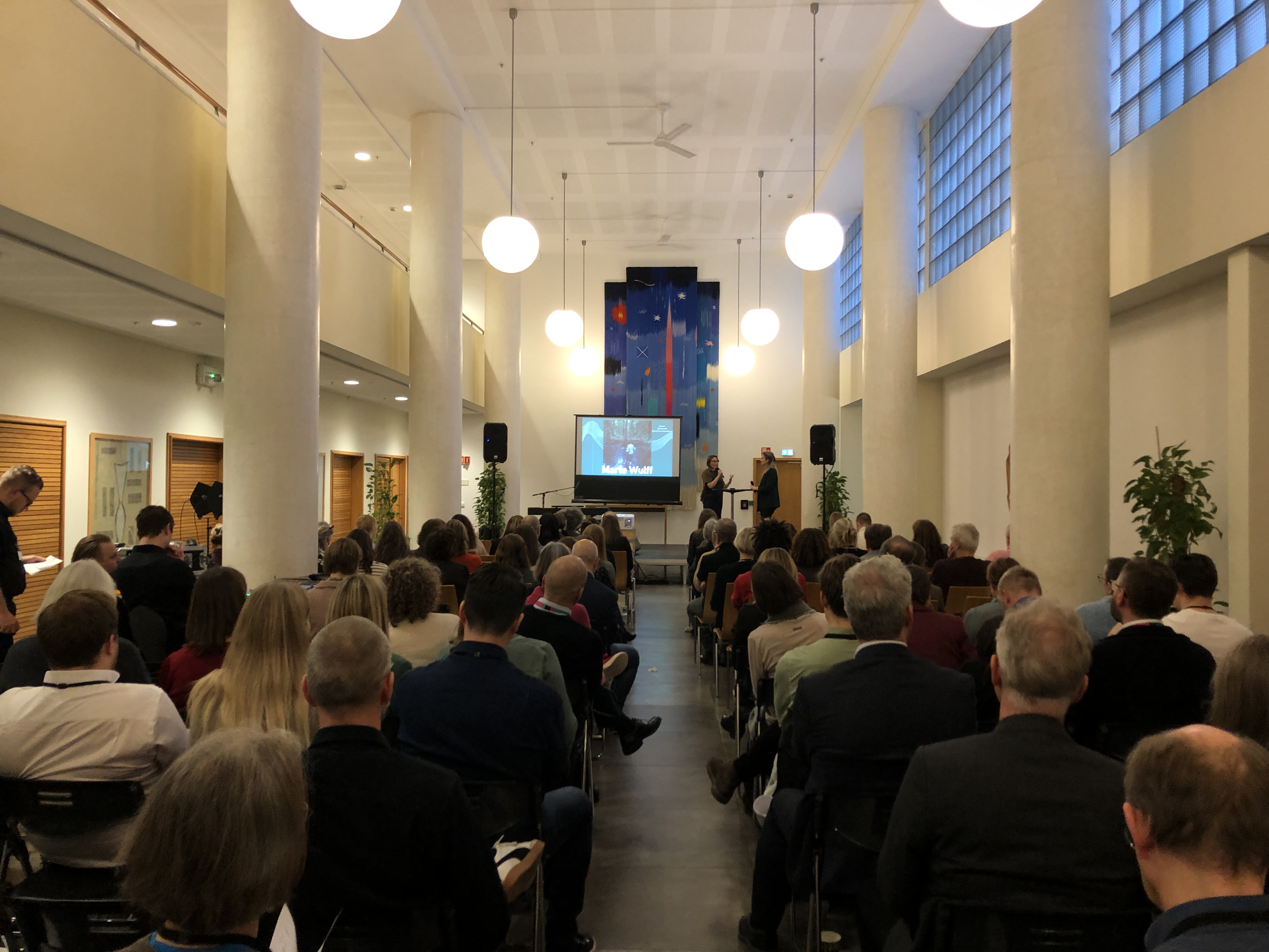 Marte Wullf forteller hvordan kunstnere kan bidra i kampen mot klimakrisen. 