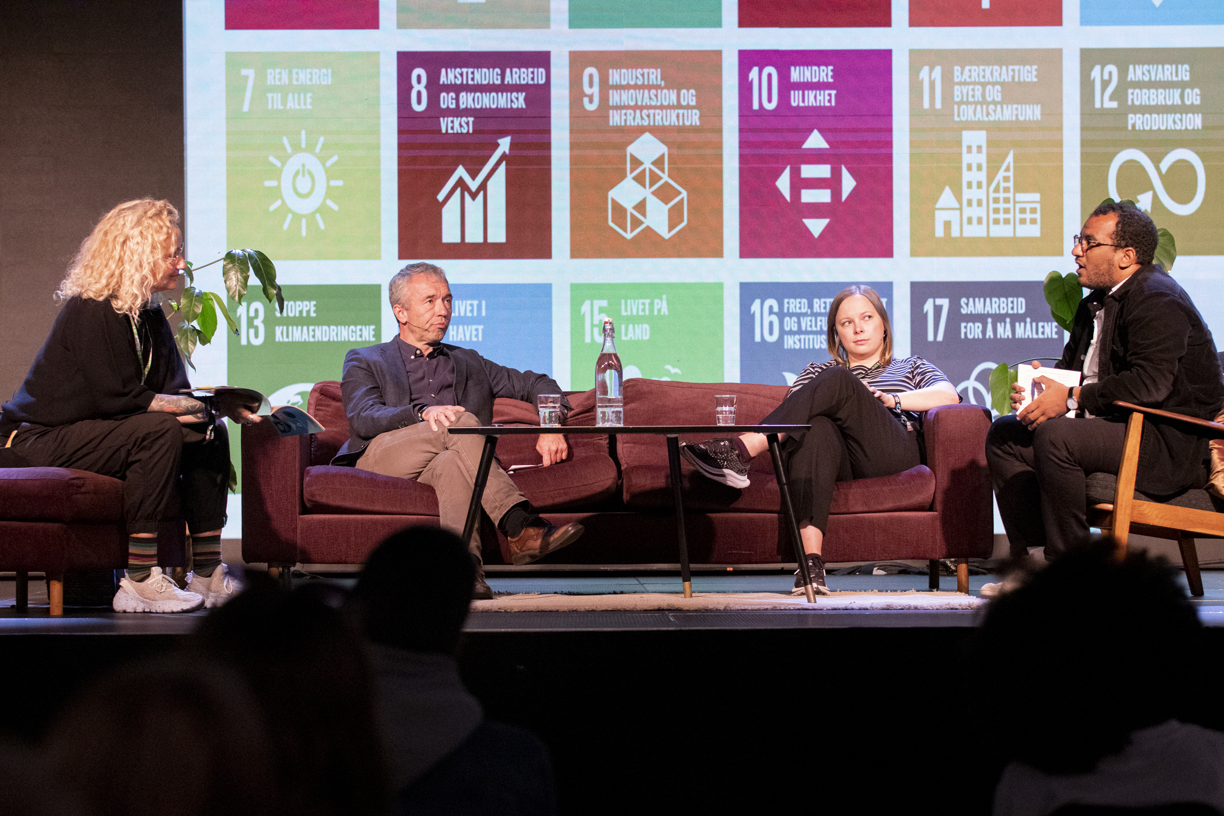 Bylarm 2022. Foto Merethe Flaate. Fra venstre Julie Forchhammer, Andrè Støylen, Sandra Marja West, Omar Samy Gamal.