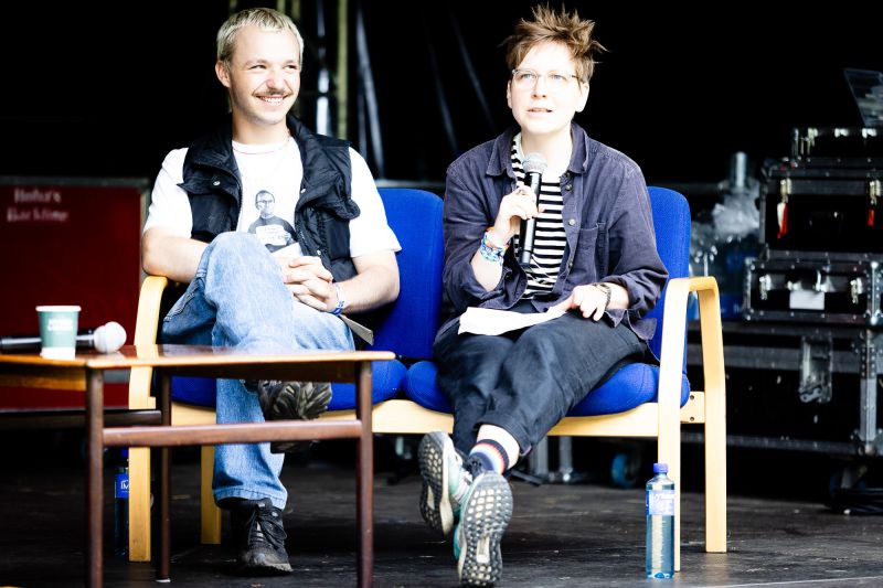 Øyafestivalen 2023,  Gytis Blaževičius fra Natur og Ungdom, diskuterte NUs klimasøksmål mot staten med blant annet Anna Blix.